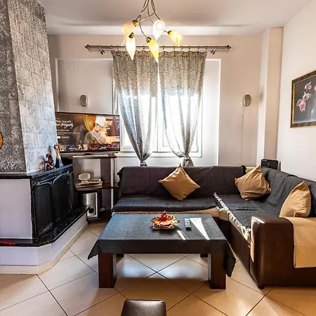 2br Balcony Retreat In Quiet Area Washer Self Check-in Διαμέρισμα *