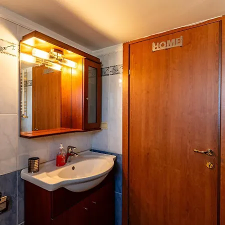 2br Balcony Retreat In Quiet Area Washer Self Check-in * Tagarades