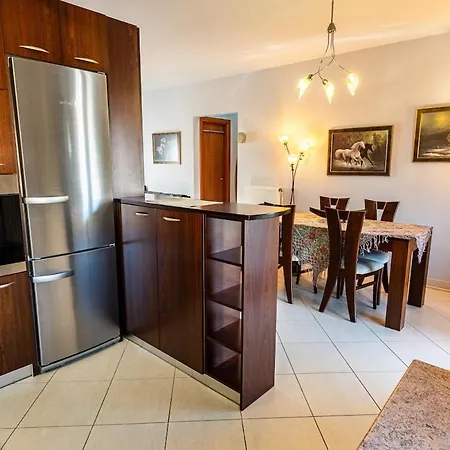 2br Balcony Retreat In Quiet Area Washer Self Check-in