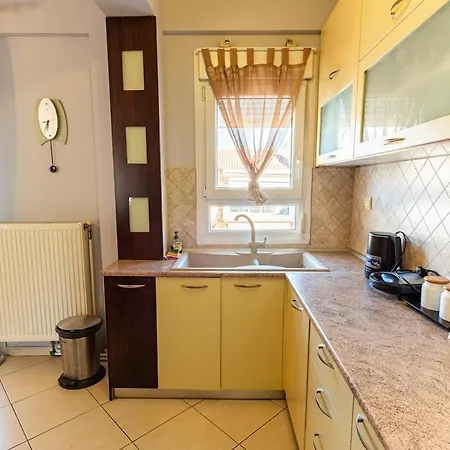 2br Balcony Retreat In Quiet Area Washer Self Check-in * Tagarades