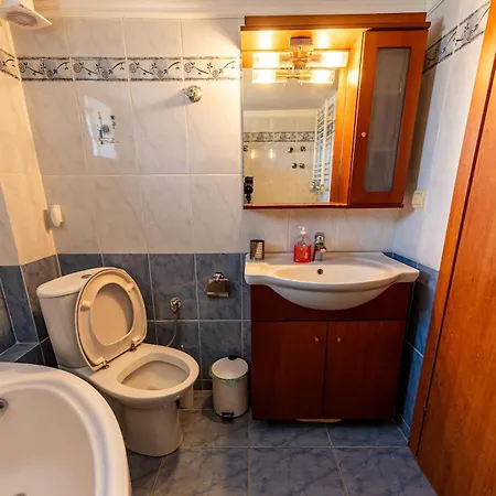 아파트 2br Balcony Retreat In Quiet Area Washer Self Check-in Tagarades