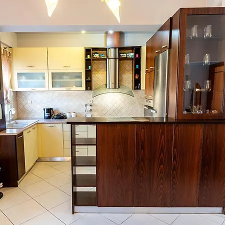 2br Balcony Retreat In Quiet Area Washer Self Check-in * Tagarades