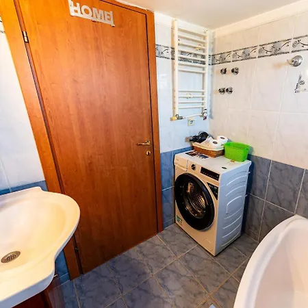 2br Balcony Retreat In Quiet Area Washer Self Check-in