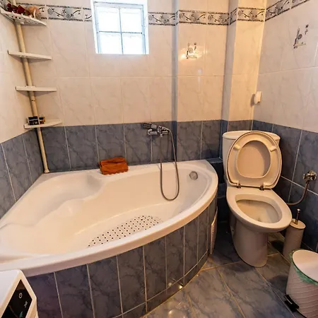 2br Balcony Retreat In Quiet Area Washer Self Check-in *
